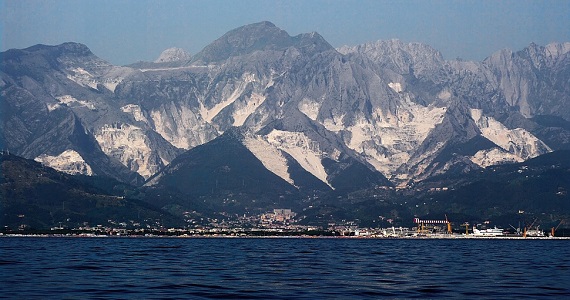 Alpes Apuanos en Massa Carrara, región de Toscana
