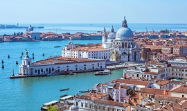 Tour que pasa por Venecia