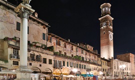 Torre Lamberti en Piazza Erbe de Verona