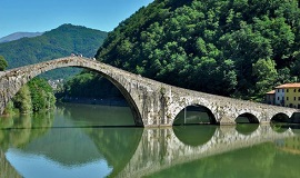 Ponte della Maddalena en Toscana