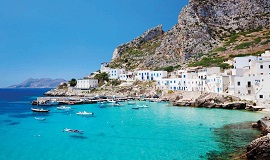 Isla de Alicudi en las Islas Eolias en Sicilia