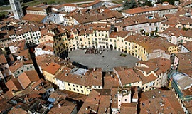 Playa mayor redonda de Lucca en Toscana