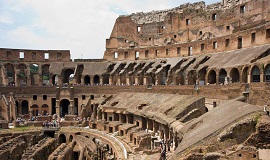 Interior del coliseo de Roma
