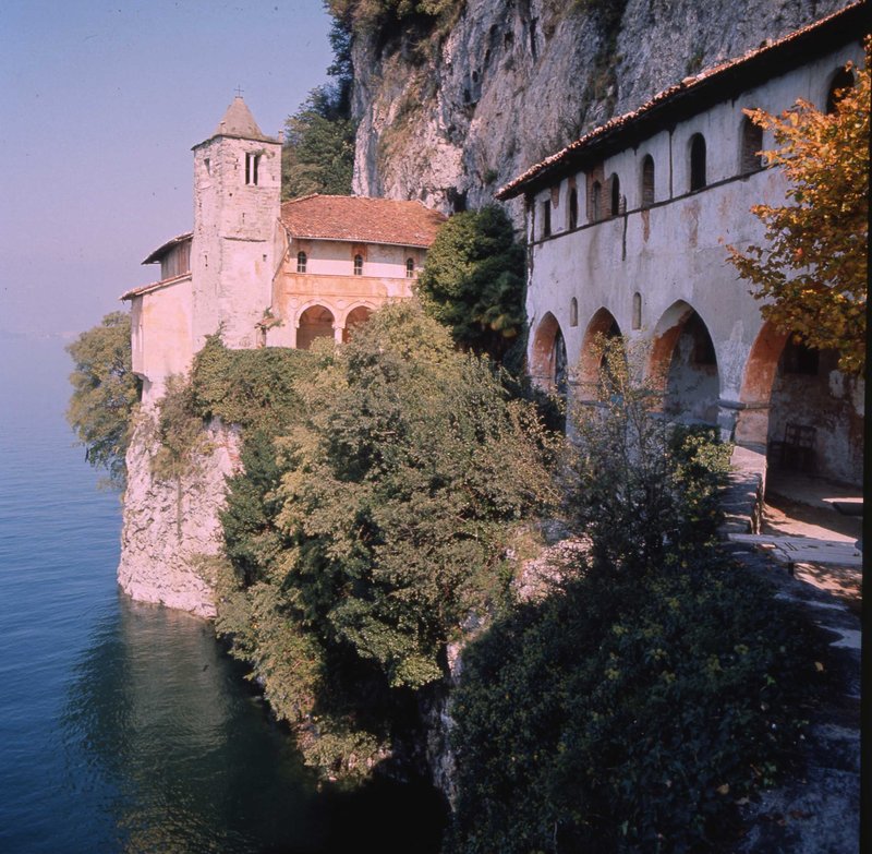 Tour que pasa por lago maggiore