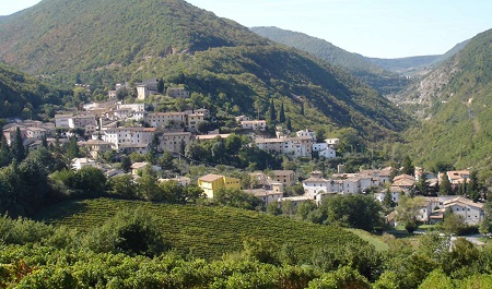 Serrapetrona, Marche