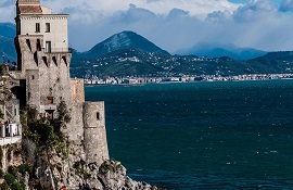 Torre de Cetara en la Costa Amalfitana